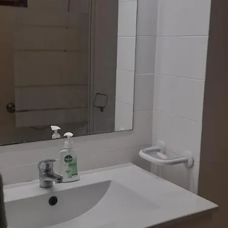 Shared With Private Séjour chez l'habitant Bobadela